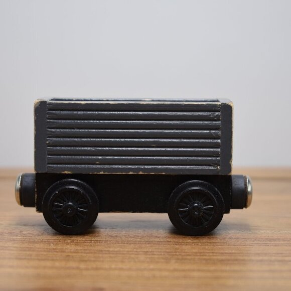 Thomas & Friends Wooden Railway Gray Troublesome Truck Flat Magnet Staples 92-93 - Picture 3 of 7